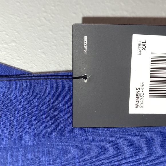 The Nike Tee NBA NY Knicks Dri- Fit Cotton V-Neck Athletic Blue Blk Wmns XXL NWT - Picture 9 of 12